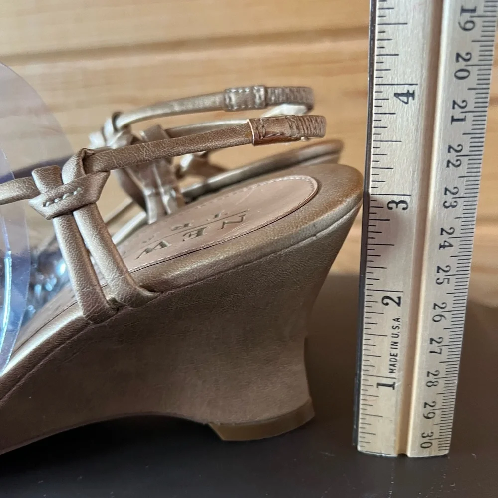 ☀️SUMMER☀️Cute gold sandal wedges 7.5 m - Picture 5 of 5